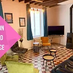 Grande Maison Idealement Situee: Les Aromes Vakantiehuis *