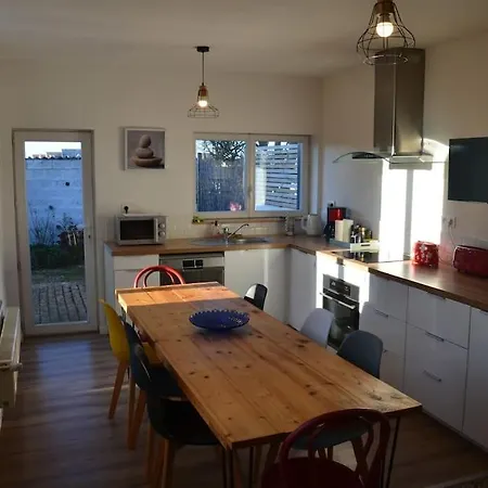 Grande Maison Idéalement Située: Les Arômes Hébergement de vacances *