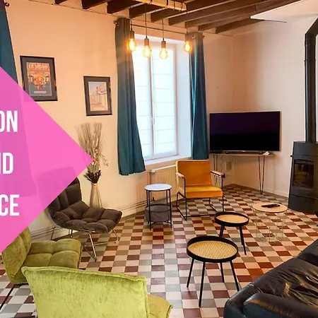 Grande Maison Idéalement Située: Les Arômes Hébergement de vacances *