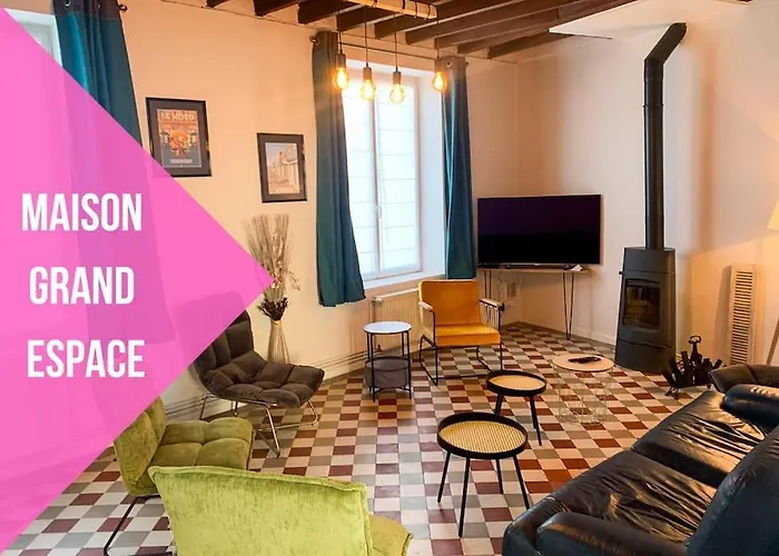 Grande Maison Idealement Situee: Les Aromes Ferienhaus *